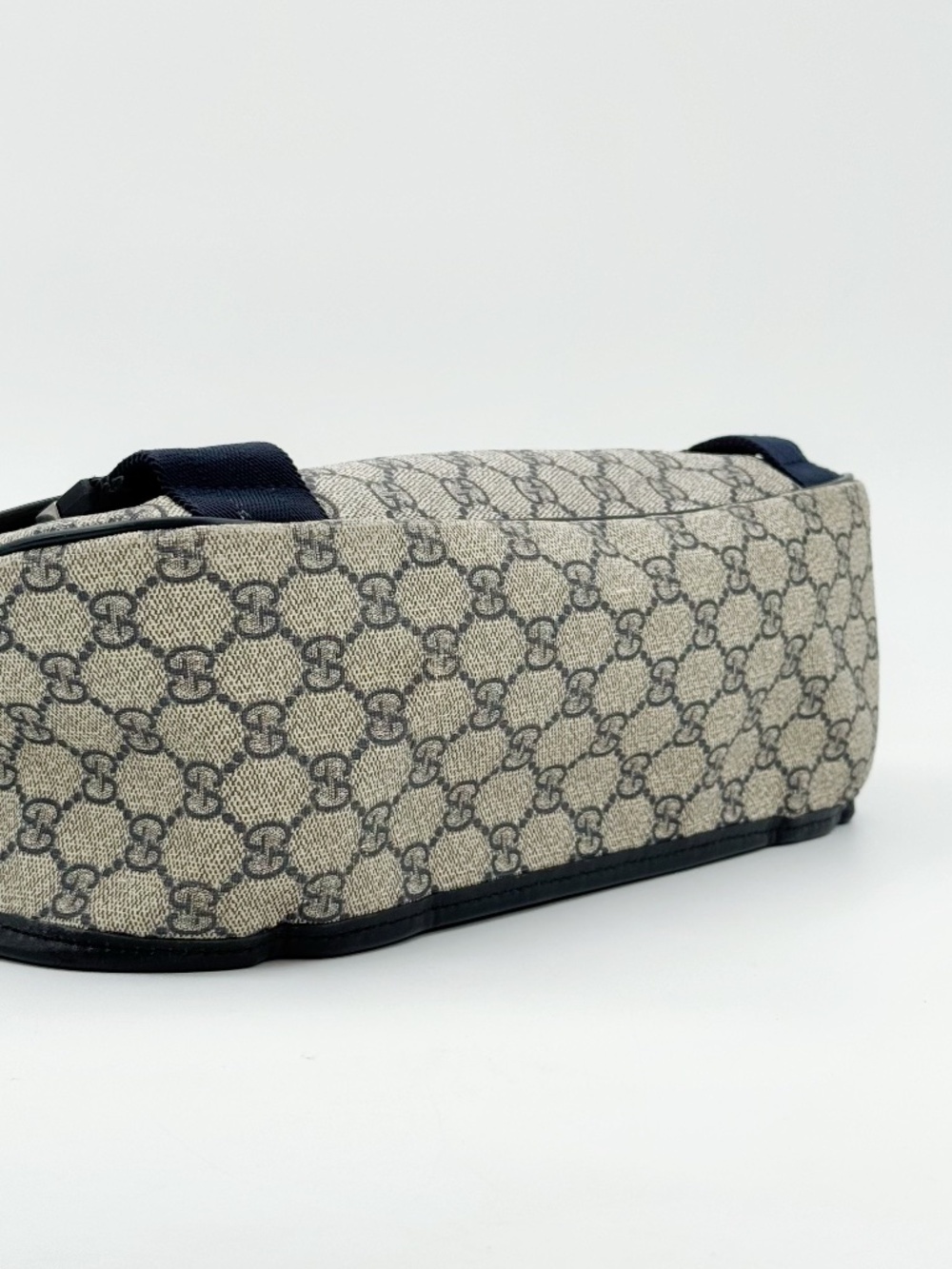 Gucci GG Supreme Canvas Flap Messenger Bag Navy Crossbody Shoulder Bag - Picture 9 of 15